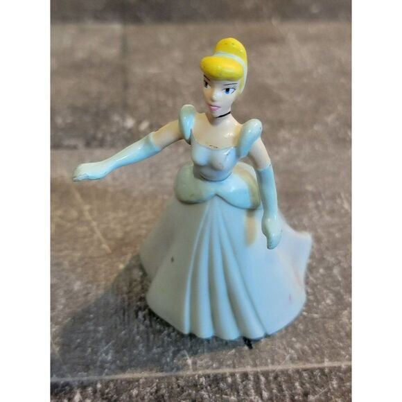 Cinderella princess ball gown Disney toy figure - Picture 1 of 7